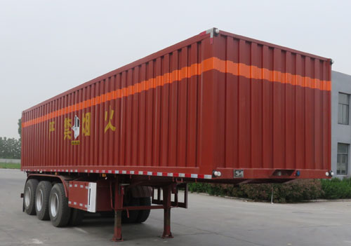 鲁郓万通牌9.5米32吨3轴杂项危险物品厢式运输半挂车(YFW9400XZW)
