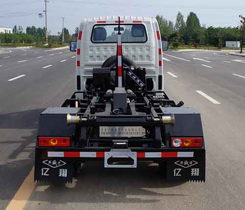 斯威譜牌NYX5031ZXXB6車廂可卸式垃圾車公告圖片