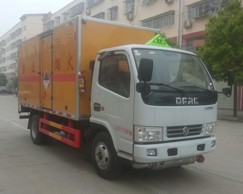 程力威牌CLW5073XZW6雜項(xiàng)危險(xiǎn)物品廂式運(yùn)輸車(chē)公告圖片