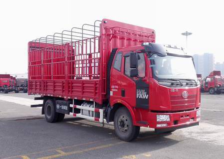 解放牌CA5180CCYP62K1L4E5倉(cāng)柵式運(yùn)輸車公告圖片