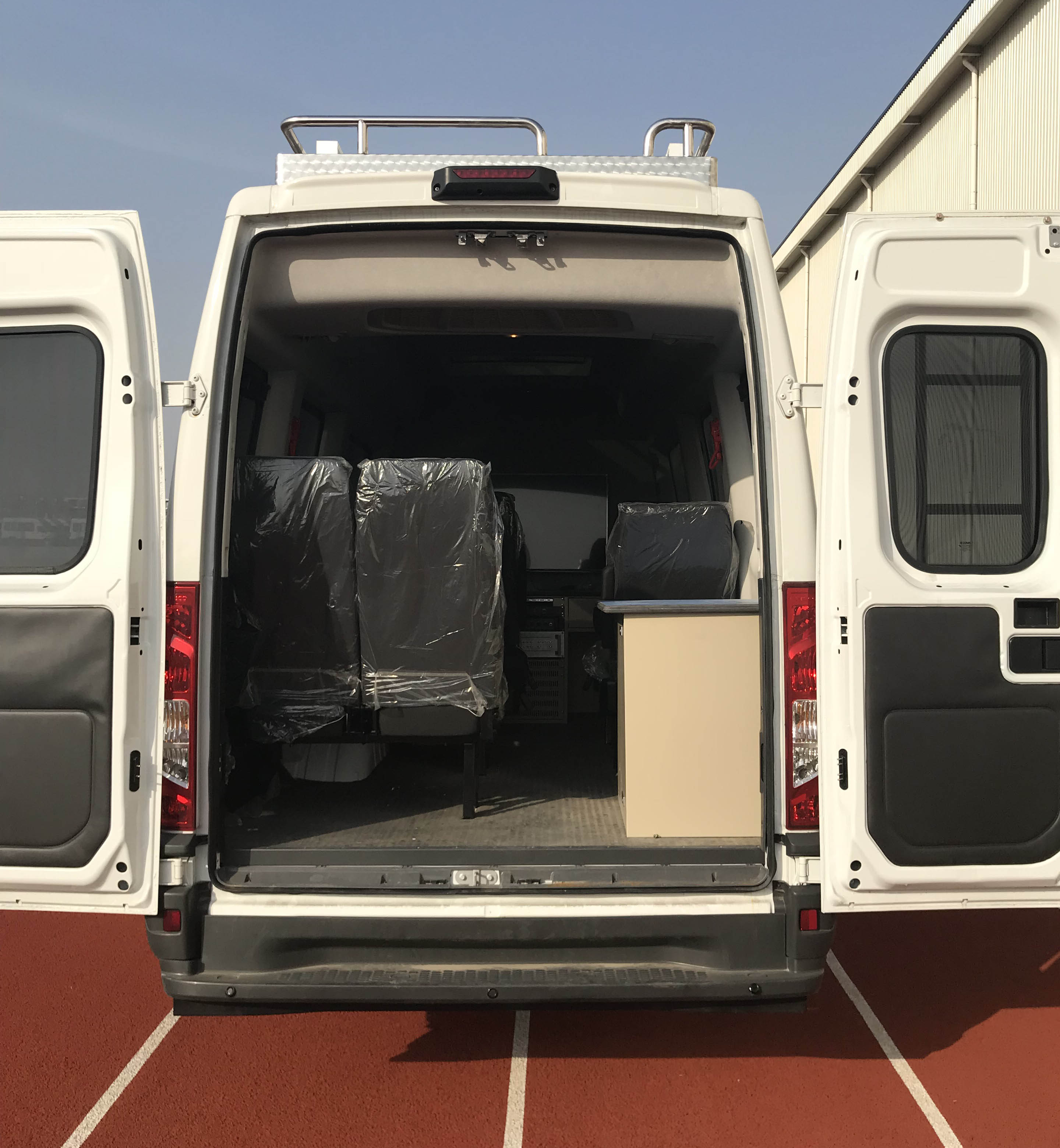 依維柯牌NJ5045XSPF2E審判車公告圖片