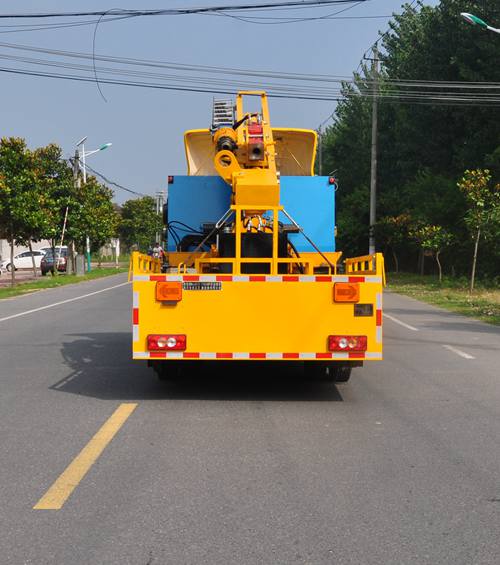 路鑫牌NJJ5121TQX6護(hù)欄搶修車公告圖片