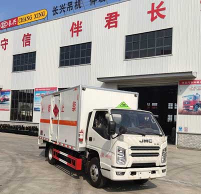 伴君長興牌AAA5042XRYJX6易燃液體廂式運(yùn)輸車公告圖片