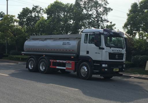 汕德卡牌ZZ5266GPGN434GF1K普通液體運(yùn)輸車公告圖片