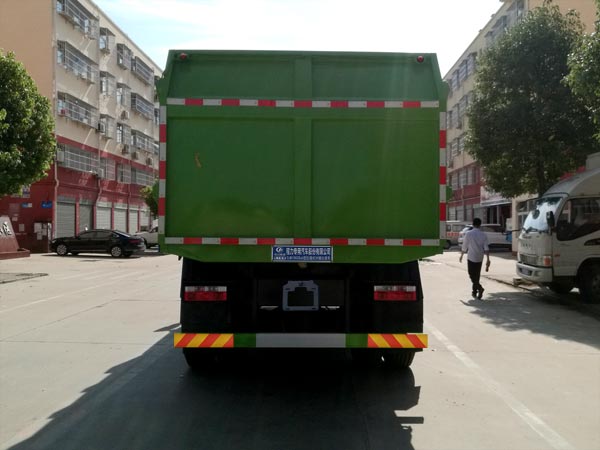 程力威牌CLW5180ZDJ6壓縮式對接垃圾車公告圖片