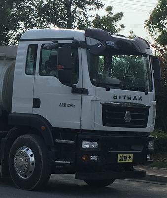 汕德卡牌ZZ5266GPGN504GF1K普通液體運(yùn)輸車公告圖片