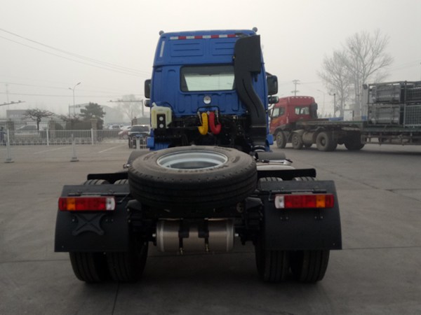 BJ4252SNFKB-AC 欧曼牌375马力前四后四(小三轴)柴油国五半挂牵引车图片