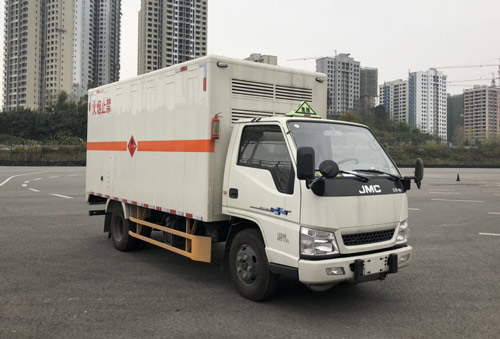 江铃江特牌JMT5040XRYXGA2易燃液体厢式运输车