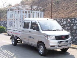 仓栅式运输车