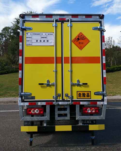 路捷順牌ULC5067XQYJ5爆破器材運(yùn)輸車公告圖片