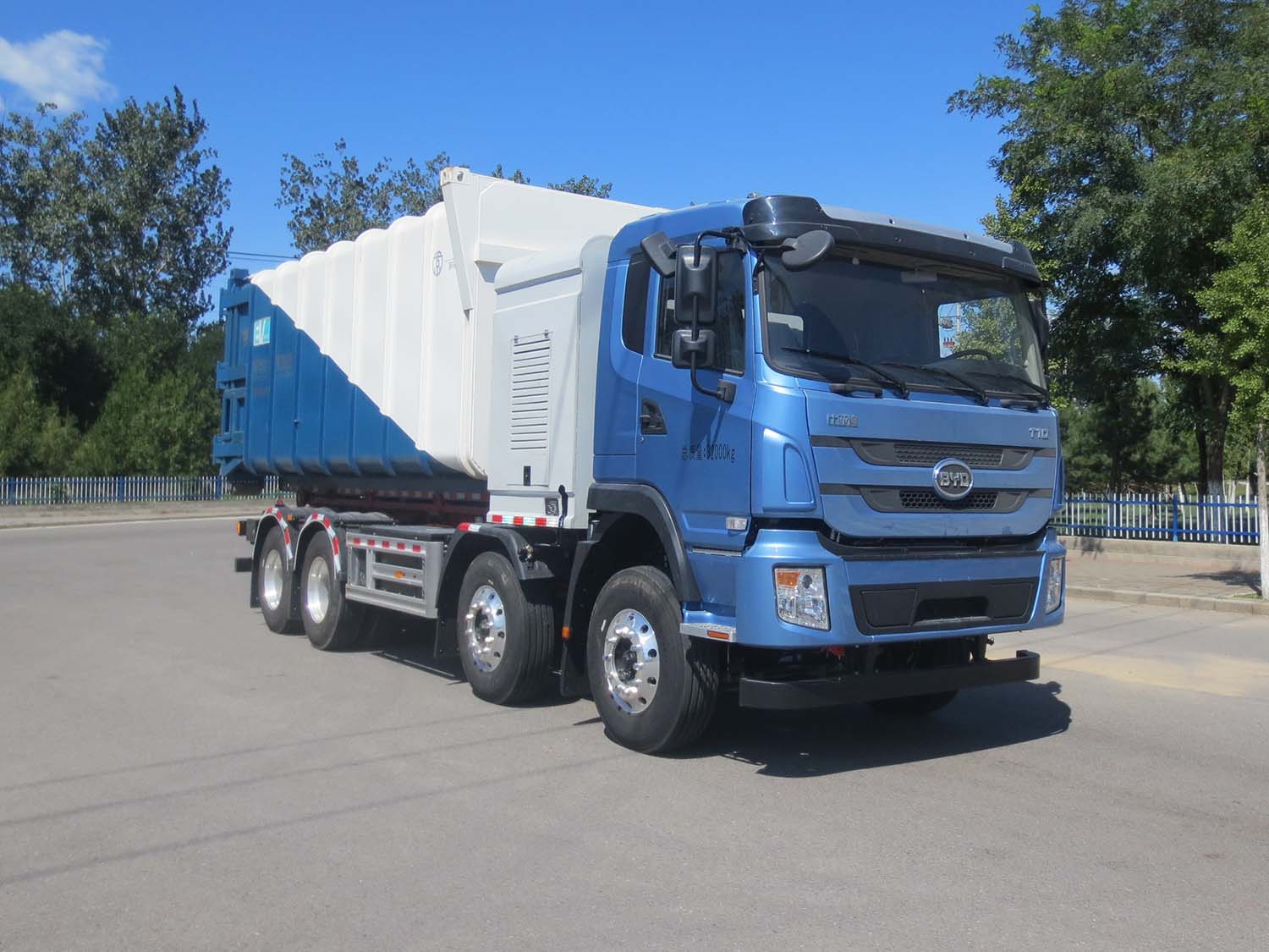 華林牌HLT5321ZXXEV純電動(dòng)車廂可卸式垃圾車公告圖片