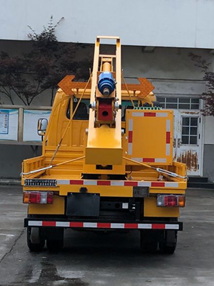 路鑫牌NJJ5070TQX6護(hù)欄搶修車公告圖片