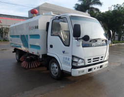 扫路车