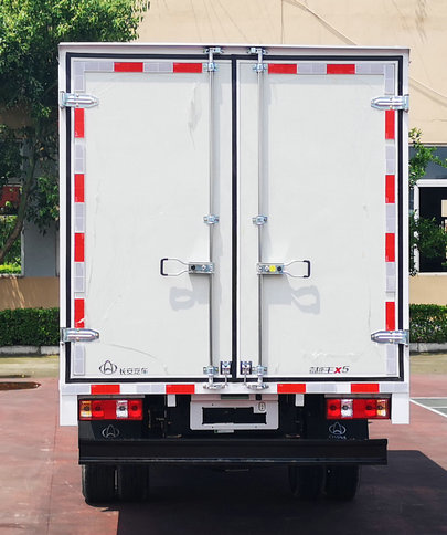 長(zhǎng)安牌SC5031XXYFRS64廂式運(yùn)輸車(chē)公告圖片