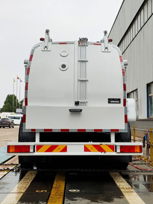 東岳牌ZTQ5180TCAE1J45F餐廚垃圾車公告圖片