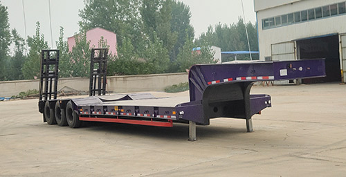 徐安牌13.7米32.5吨3轴低平板半挂车(XAP9400TDP)
