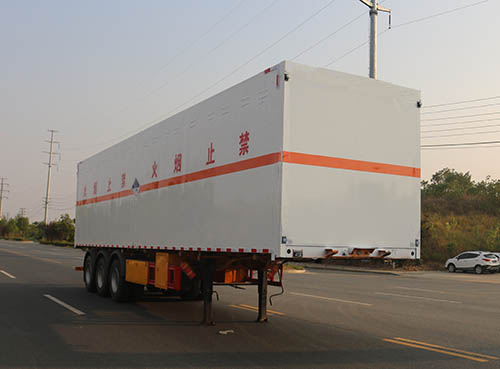 多士星牌13米31.5吨3轴杂项危险物品厢式运输半挂车(JHW9400XZW)