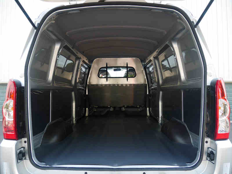 五菱牌LZW5024XXYP6B廂式運輸車公告圖片