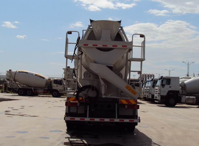 豪沃牌ZZ5257GJBN324GE1混凝土攪拌運(yùn)輸車公告圖片