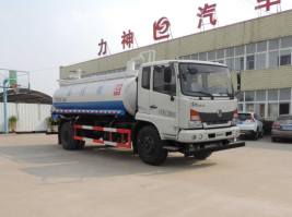 吸污车