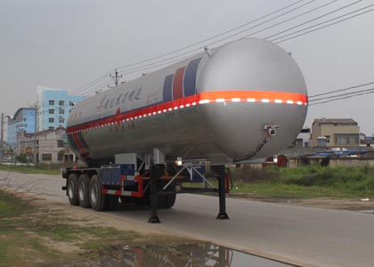 程力威牌12.7米23.5吨3轴液化气体运输半挂车(CLW9400GYQB)