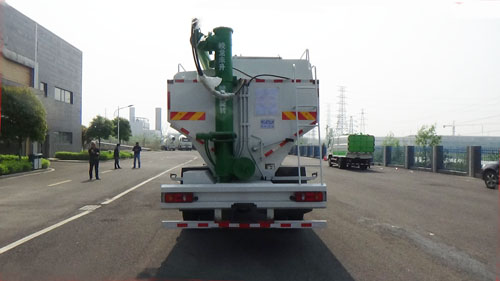 華通牌HCQ5180ZSLDL5散裝飼料運(yùn)輸車公告圖片