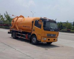 吸污车