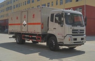 东风天锦 CLW5183XFWD5腐蚀性物品厢式运输车