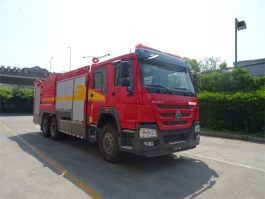 干粉泡沫联用消防车