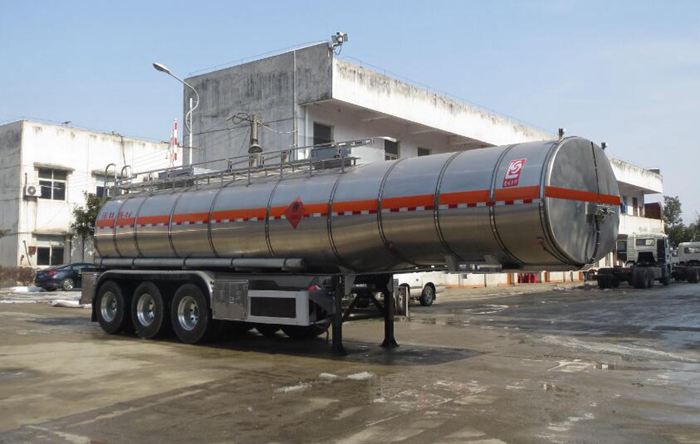 醒狮牌11.9米32吨3轴易燃液体罐式运输半挂车(SLS9401GRYE)