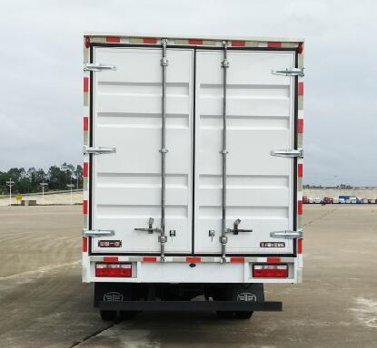 解放牌CA5120XXYP40K62L2E5A84廂式運(yùn)輸車(chē)公告圖片