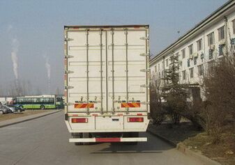 汕德卡牌ZZ5256XXYN504GF1廂式運輸車公告圖片