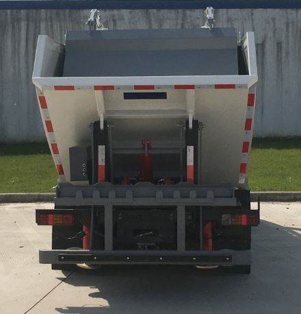 比亚迪牌XBE5040ZZZBEV纯电动自装卸式垃圾车公告图片