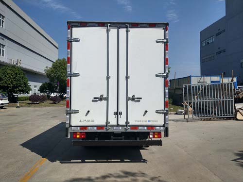 躍進(jìn)牌SH5047XXYZFEVNZ5純電動廂式運(yùn)輸車公告圖片