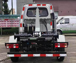 東風(fēng)牌SE5030ZXX6車(chē)廂可卸式垃圾車(chē)公告圖片