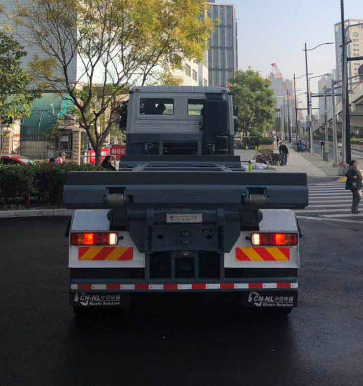 三迪牌SAD5314ZXXE6车厢可卸式垃圾车公告图片
