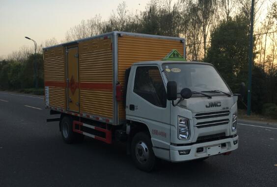 楚韻牌EZW5045XQYJX6爆破器材運(yùn)輸車公告圖片