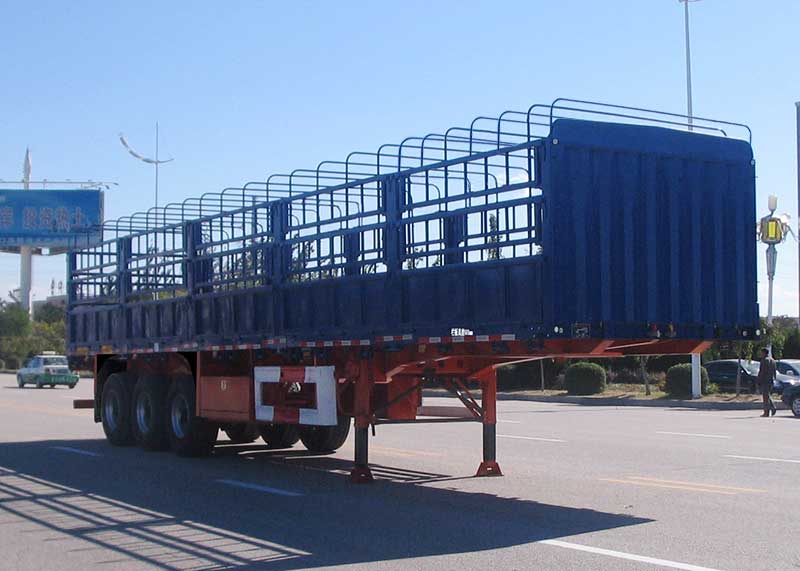 中集牌13米33.3吨3轴仓栅式运输半挂车(ZJV9401CCYYK51)