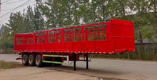 路路通牌13米32.5吨3轴仓栅式运输半挂车(WSF9401CCY)