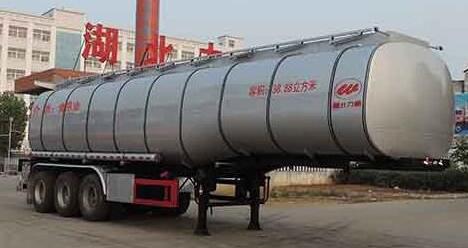 中汽力威牌12.1米29.6吨3轴食用油运输半挂车(HLW9400GSY)