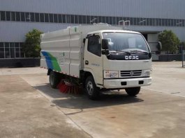 扫路车