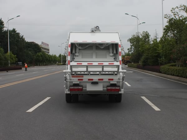 新东日牌YZR5070ZYSE压缩式垃圾车公告图片