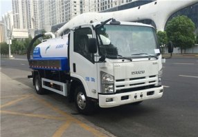 吸粪车
