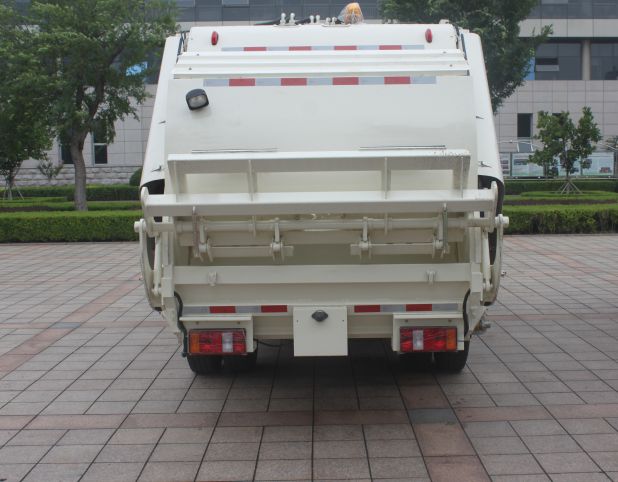 福田牌BJ5083ZYS-FA压缩式垃圾车公告图片