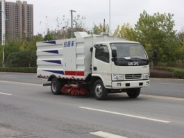 扫路车