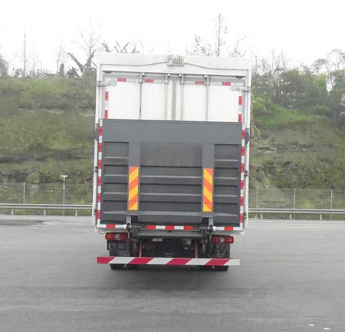 紅巖牌CQ5186XYKALDG701翼開(kāi)啟廂式車(chē)公告圖片