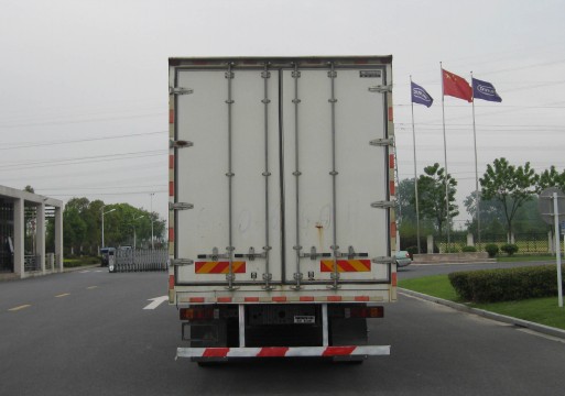 豪沃牌ZZ5257XXYN56CGE1厢式运输车公告图片