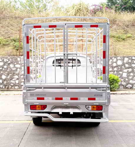 五菱牌LQG5028CCYSPY倉(cāng)柵式運(yùn)輸車公告圖片