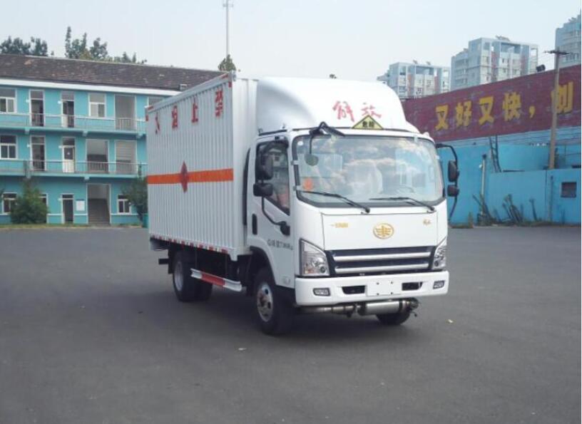 解放牌CA5071XRQP40K17LE5A84易燃?xì)怏w廂式運(yùn)輸車公告圖片