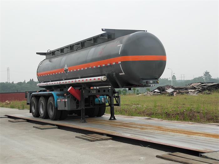 岷江牌10米32吨3轴腐蚀性物品罐式运输半挂车(YZQ9400GFW)
